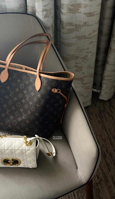 Toujours Tote